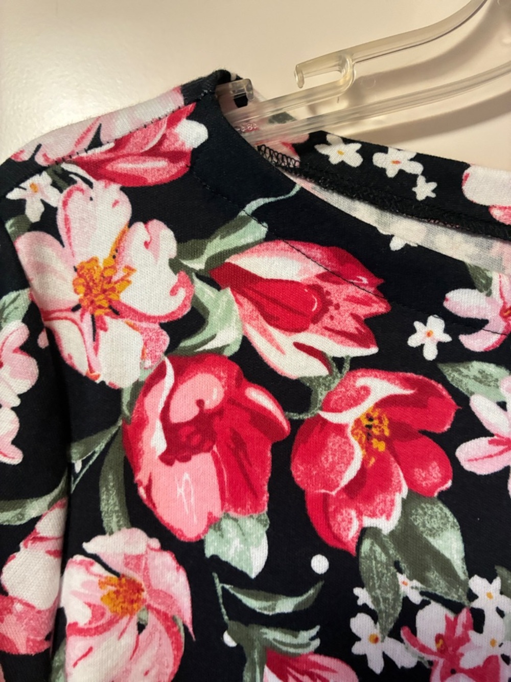 Size 0X (14/16W) Karen Scott Black and White Dot & Pink Floral Top - Picture 3 of 12